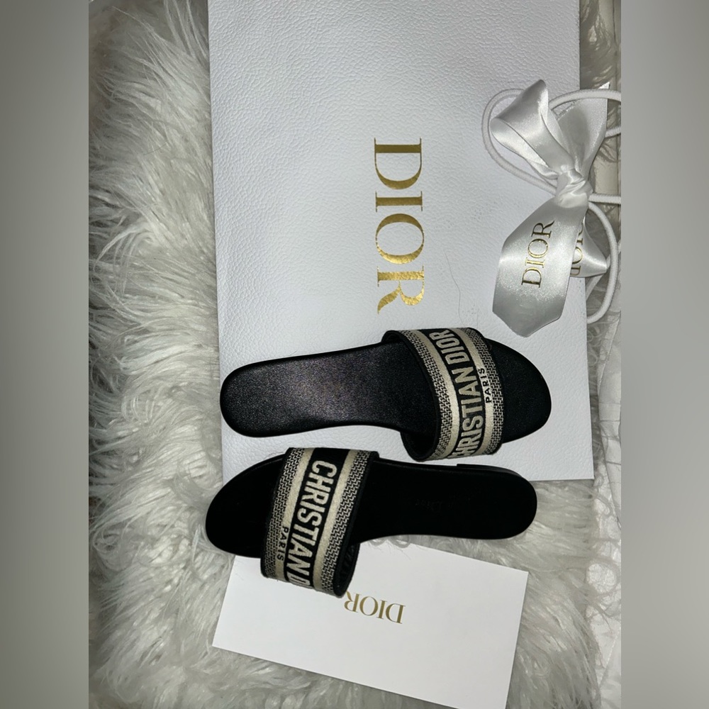 Dior Dway Slides size 40 (runs small fits size 7.5 or 8)